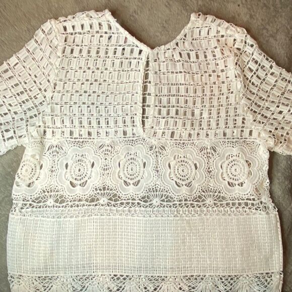 Romeo + Juliet Couture Crop with Eyelit Back - Picture 6 of 6